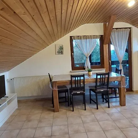 Tolle Dachgeschosswohnung Im Herzen Des Odenwaldes Apartamento *
